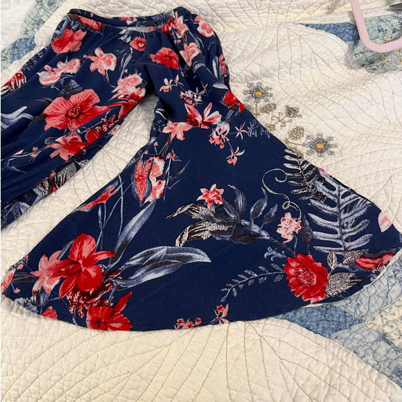 Lulu's Short Romper in Blue and Red Floral Print w/Bell Sleeves Size XS - Picture 4 of 6
